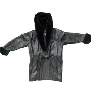 RARE Vintage leather Fur Coat, super trendy. Gives 90s Runway Model off duty.